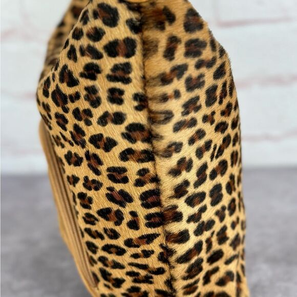 Clever Carriage Company Ponyhair Mixed Material Gorgeous Cheetah Print Hobo Bag - Picture 5 of 15